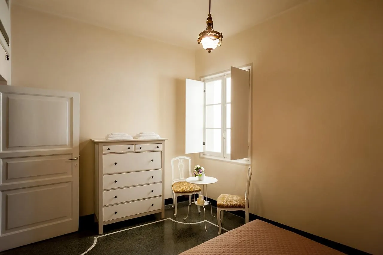 Old Genoa Rooms & Apartments